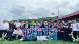 Araklı Saffet Çebi Lisesinin şampiyonluk sevinci
