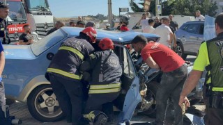 Ardı ardına şerit değiştiren sürücü kaza yaptı: 3 yaralı