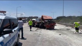 Arızalanan kamyona çarpan tırın sürücüsü hayatını kaybetti