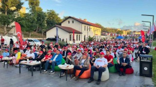 Arnavutköyde binlerce kişi milli maç heyecanını dev ekranlarda yaşadı
