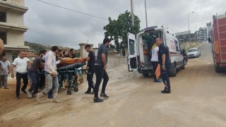 Asansör boşluğuna düşen müteahhit yaralandı