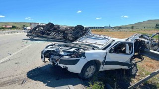 Aşkalede feci trafik kazası: 1i ağır 2 yaralı