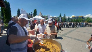 Aşure dağıtımında yoğunluk