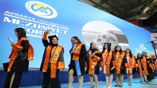 Avrasya Üniversitesinde mezuniyet coşkusu