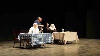 Aydında Lokanta oyunu tiyatroseverlerden tam not aldı