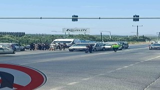Ayvalıkta Kozak kavşağında zincirleme kaza: 3 araç birbirine girdi