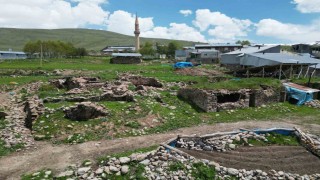 Aziziyede metruk yapılara geçit yok
