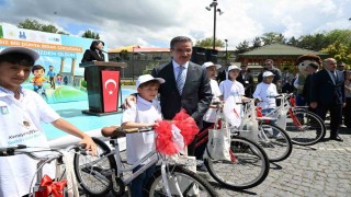 Babalarına sigarayı bıraktırdılar, bisikleti kaptılar