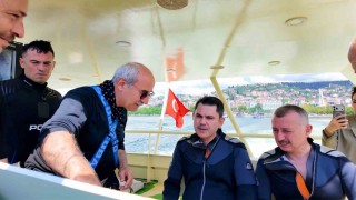 Bakan Kurum, dip çamuru temizliği yapılan İzmit Körfezine daldı