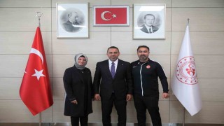 Bakan Yardımcısı Yerlikaya şampiyonları kutladı