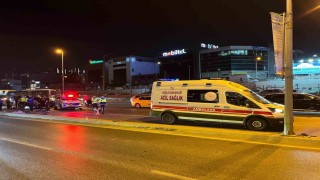 Bakırköy E5te kontrolden çıkan motosiklet direğe çarptı: : 2 ölü