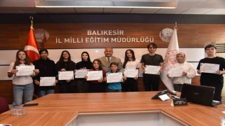 Balıkesirde başarılı öğrenciler ödüllendirildi