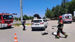 Balıkesirde kampüs girişinde çarpışan araçlardaki 2 öğrenci yaralandı