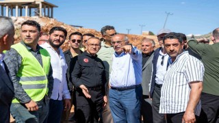 Başkan Er Doğanşehirde deprem konutlarını inceledi