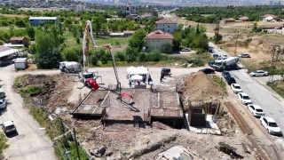 Başkan Er, temel atma töreninde beton dökümünü durdurdu