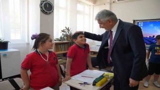 Başkan Hallaçtan özel öğrencilere anlamlı ziyaret