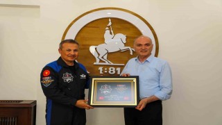 Başkan Özlü, Türkiyenin ilk astronotunu ağırladı