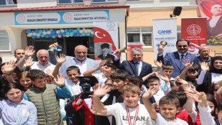 Başkan Sandıkçı, öğrencilerin karne heyecanına ortak oldu