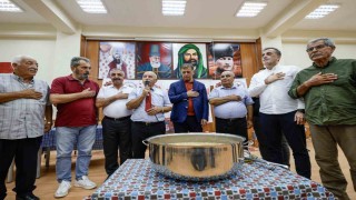 Başkan Tugay aşure lokmasını paylaştı