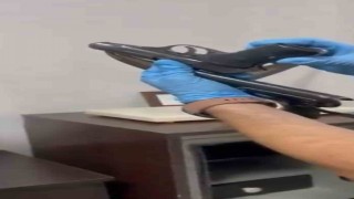 Başkan yardımcısının odasından ruhsatsız silah çıktı