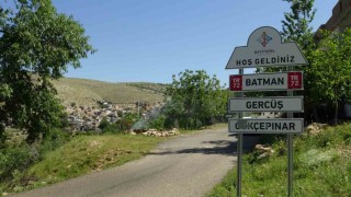Batmanda asırlık gelenek: Dik yamaçlarda atla çift sürme mesaisi başladı