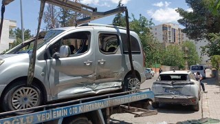Batmanda otomobil ile hafif ticari araç çarpıştı: 1 yaralı