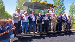 Bayburtta asfalt sezonu Buğdaylı-Aydıncık-Dikmetaş güzergâhında başladı