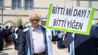 Bayburtta azmin hikâyesi: 71 yaşında başladığı üniversiteden 75 yaşında mezun oldu
