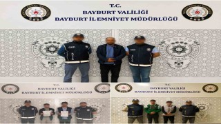 Bayburtta düzensiz göçle mücadele: 5 göçmen, 4 organizatör yakalandı