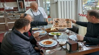 Bayburtta lokantalara yöresel lezzetleri tanıtan servis materyalleri dağıtıldı
