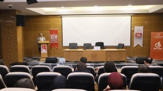 Bayburtta öğrenciler rol temelli münazarada yeteneklerini sergiledi