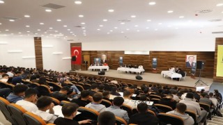 Bayburtta öğrenciler teknolojinin etkilerini münazarada tartıştı