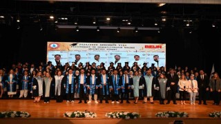 BEUNda geleceğin hemşireleri, fizyoterapistleri ve sosyal hizmet uzmanları mezun oldu