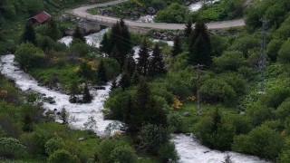 Beyaz örtü kalktı, Rize yaylaları yeşile büründü