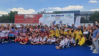 Beypazarı Akşemseddin Ortaokulu, çim hokeyinde Türkiye derecesi elde etti