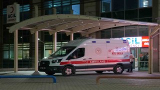 Bıçaklı kavgada kan aktı: 2 arkadaş ağır yaralandı