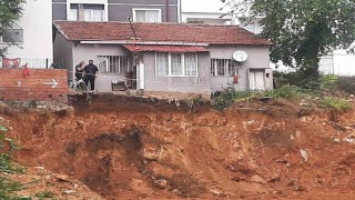 Bilecikte bir ev toprak kayması ihtimaline karşı tahliye edildi
