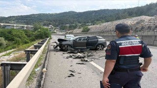 Bilecikte otomobil tıra arkadan çarptı: 2 yaralı