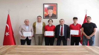 Bilecikte Türkiye derecesi elde eden öğrencilere ödül verildi