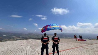 Bilecikte yamaç paraşütü etkinliği