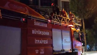 Binaya girip bebek arabalarını yakan şüpheli yakalandı