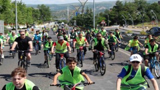 Bingölde onlarca kişi sağlıklı yaşam için pedal çevirdi
