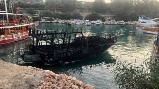 Bir teknede başlayan yangın diğerlerine de sıçradı: 6 tekne zarar gördü