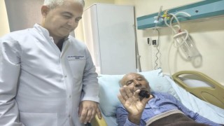 Bozyazıda 4 santimetrelik mesane taşı tek parça halinde çıkarıldı.