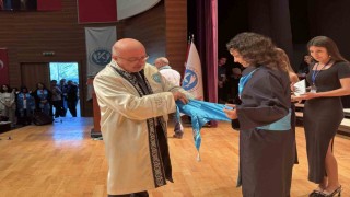 Bu üniversite kep atmıyor şed kuşanıyor