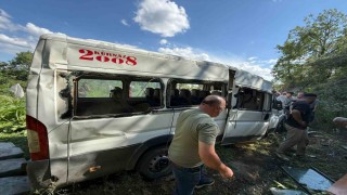 Burdurda minibüs tarlaya uçtu: 8 yaralı