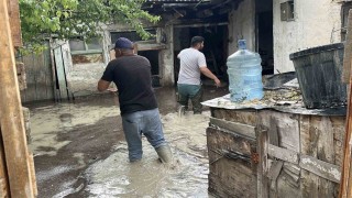 Burdurda sağanak sonrası bazı evleri su bastı