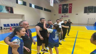 Burhaniyede Babalar Gününe özel basketbol turnuvası