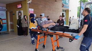 Bursada devrilen kamyonun sürücüsü yaralandı