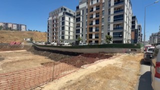 Bursada istinat duvarı çöktü, site sakinleri zamanla yarıştı